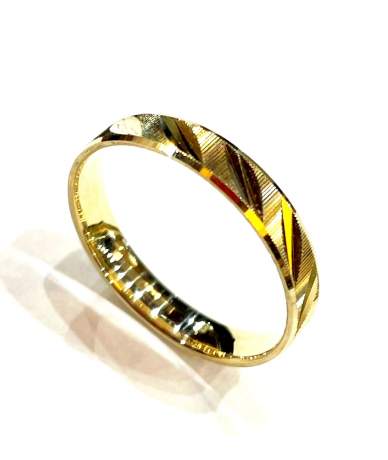 Sárga arany vésett karikagyűrű